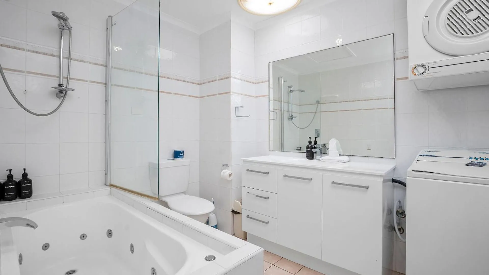 Absolute Beachfront Apartment 9T Lennox Head